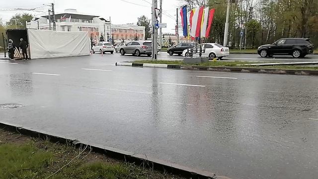 грузовик перевернулся на бок на кольце дорис парка смотреть онлайн