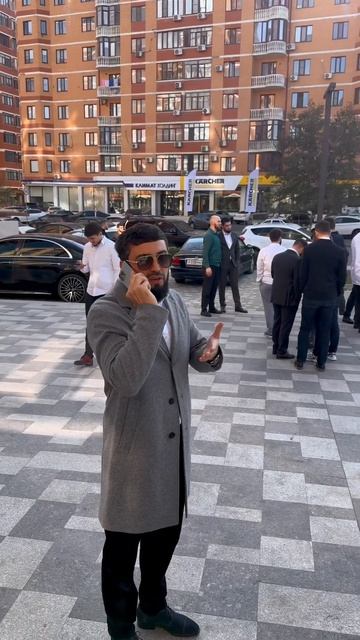 Тяжелая эта работа, быть ответственным на свадьбе 😎 смотреть онлайн