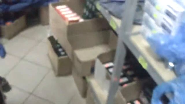 ЩЕМАНУЛИ СТОРОЖА на складе ПРИКОЛ 2014 магазинные кражи shoplifting шоплифтеры воровать смотреть онлайн