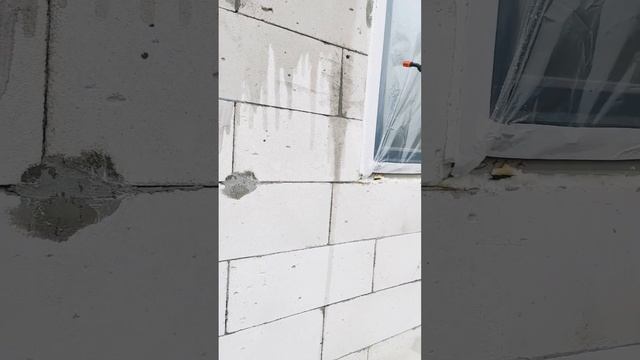 Нанесение грунтовки Ceresit CT 17 на газобетонный блок расп