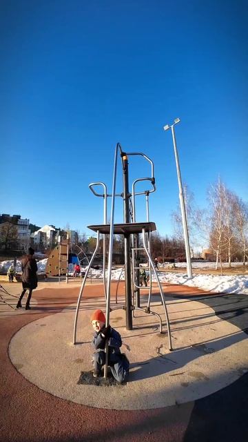 Слабонервным не смотреть! Пожарный спуск! #dangerous #jump #pla смотреть онлайн