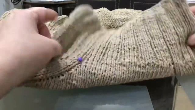 Свитер реглан погон//Набор скрещённых петель для воротника и подрезов// смотреть онлайн