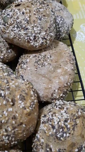 Хлебушек на закваске ржано-пшеничный с семенами ЧИА #р