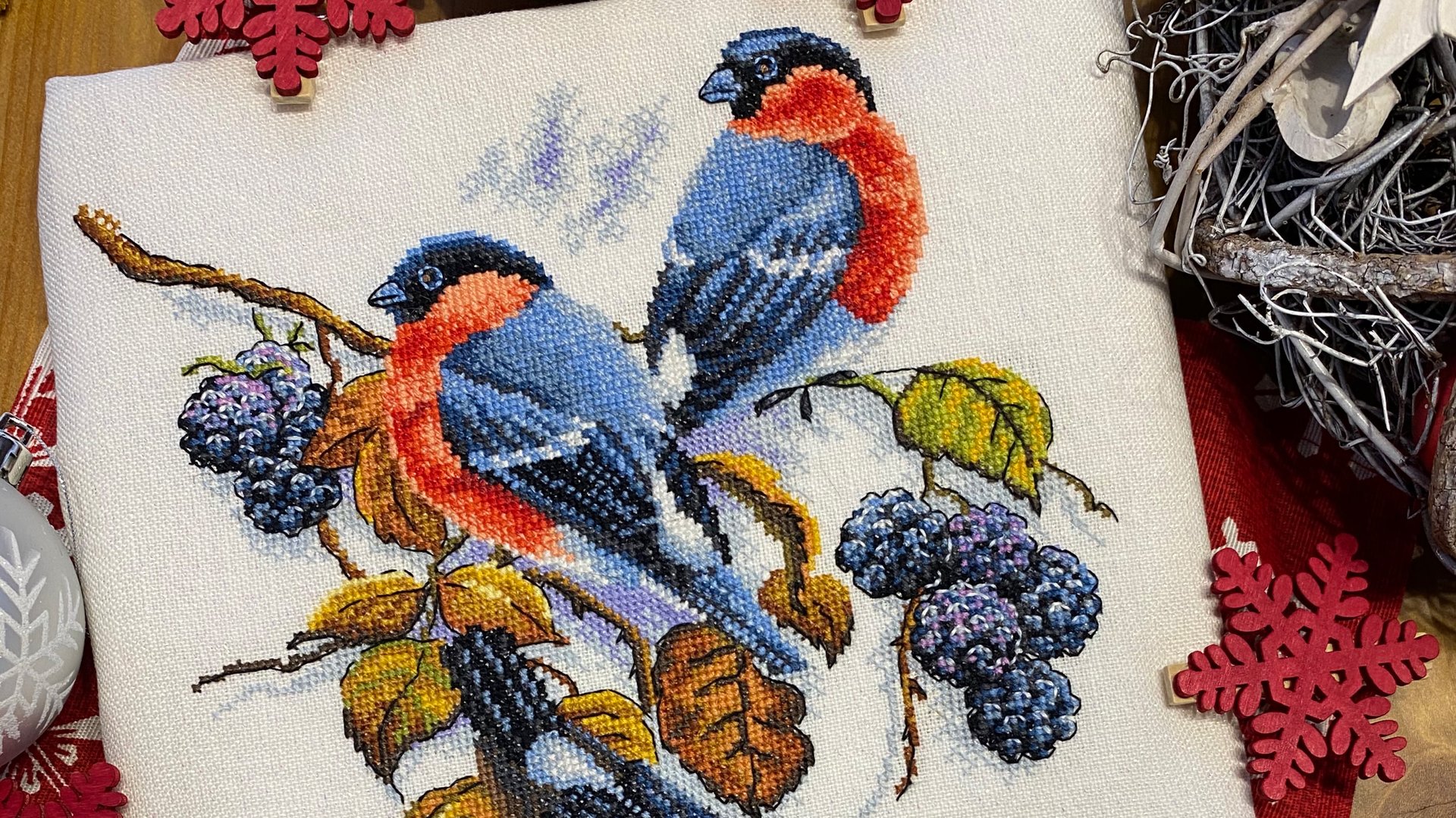 Вышивка крестиком.Готовая работа ''Снегири на ежевике''от Овен,процессы и оформленные работы) смотреть онлайн