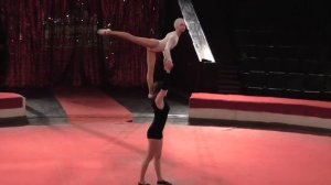 Акробатическая пара женская цирк Acrobatic pair of women's circus