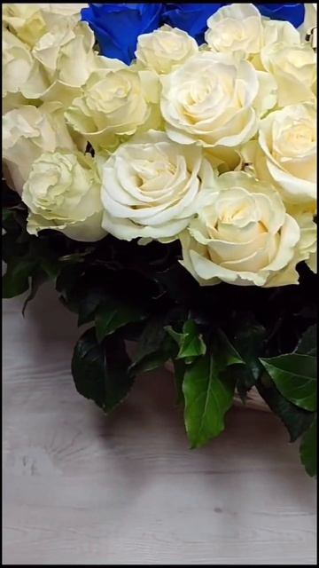 Цифры из роз в корзине #florist смотреть онлайн