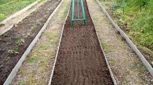 Подготовка грядки для посадки помидоров.