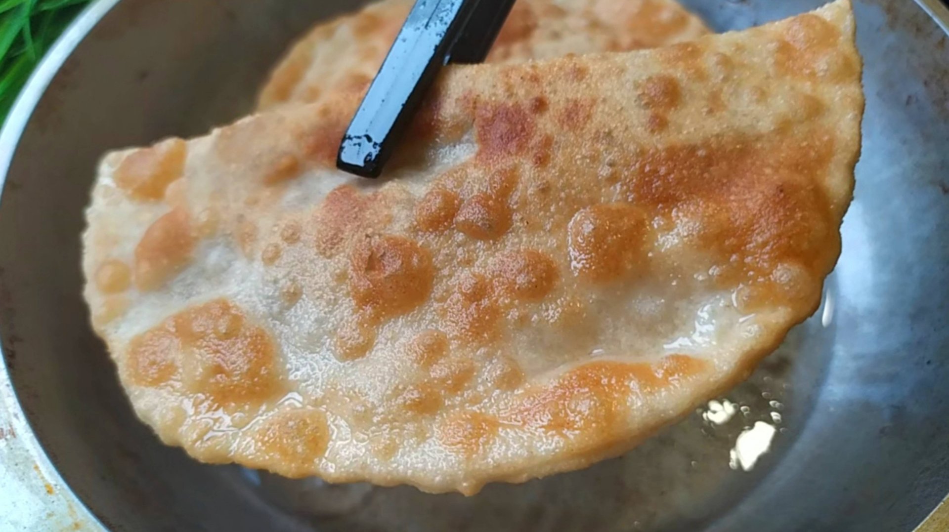 Хрустящие чебуреки с мясом: тесто как в чебуречной, без кипятка смотреть онлайн