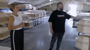 Как делают гробы в России: полный цикл на крупнейшем з?