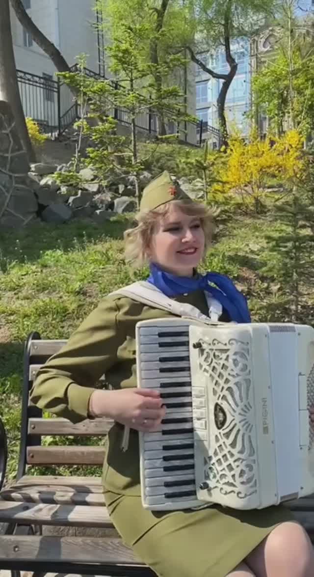 "Синенький, скромный платочек" - #ПесниВеликойПобеды80лет