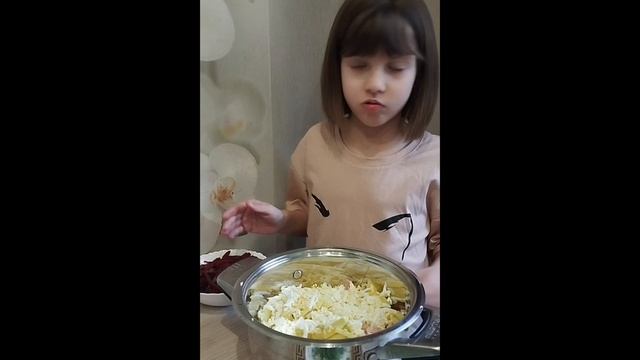 Холодный борщ. Свекольник. Холодный борщ эконом класса.