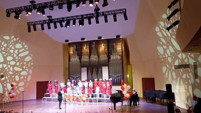 "С дедом на парад!", И.Олифирова. Исполняет младший хор ? смотреть онлайн