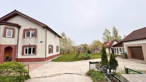 В продаже дом в Малиновке, ул. Центральная 2 Калининградская обл Вход во двор, гараж, участок, дом.