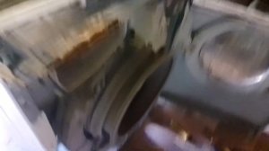 Ремонт стиральной машины Electrolux EWF1086 часть 2, снял насос