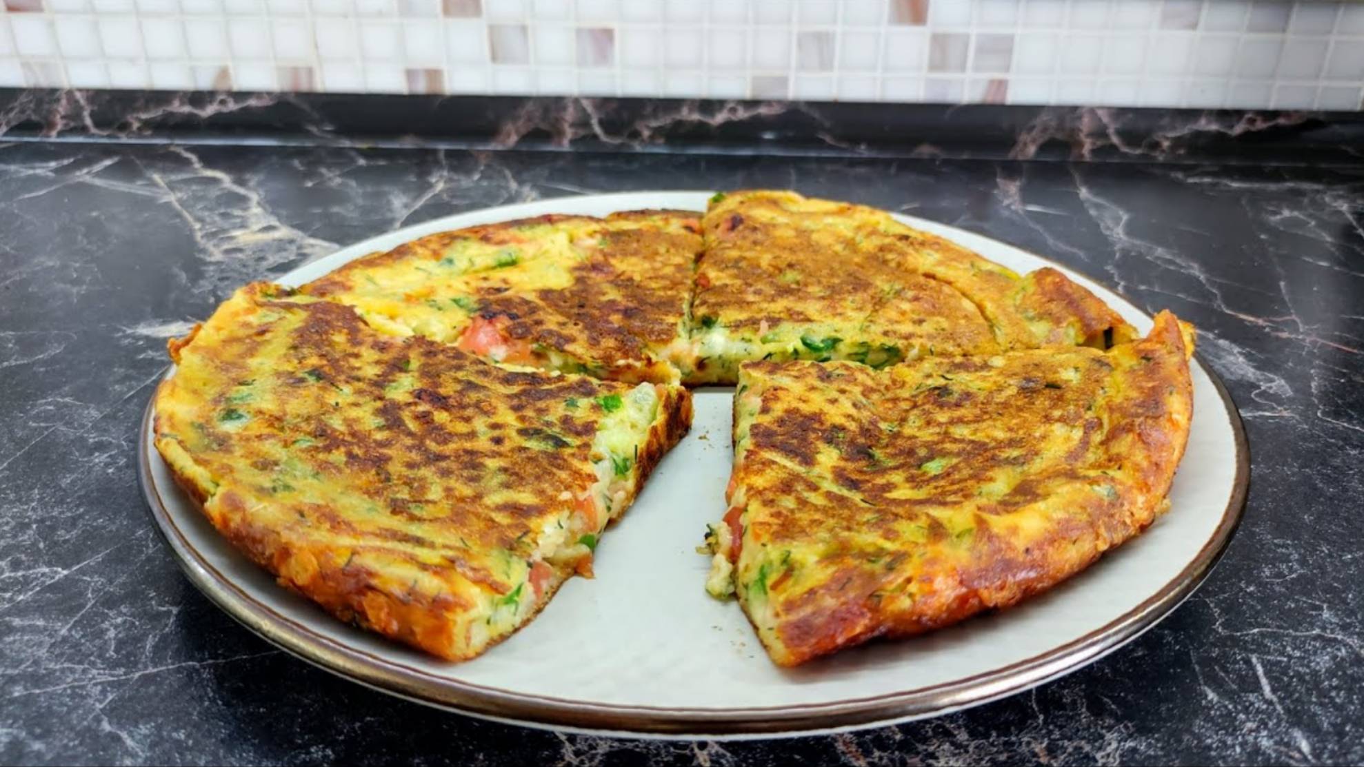 Сырная лепёшка с помидорами. Лепешка на кефире. Рецепт завтрака. Хачапури. смотреть онлайн