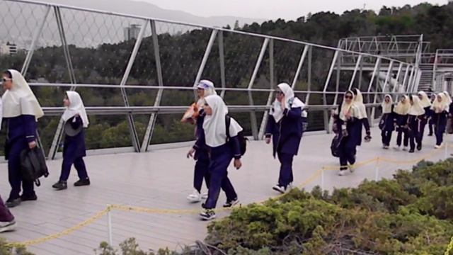 Иранские школьницы