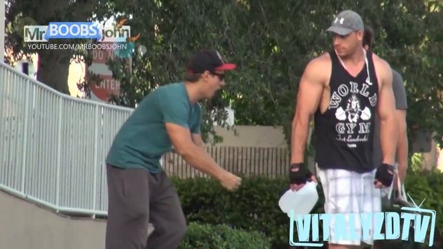 VitalyzdTv. Русская озвучка. Steroids Prank! / Пранк: Ты На Стероидах?