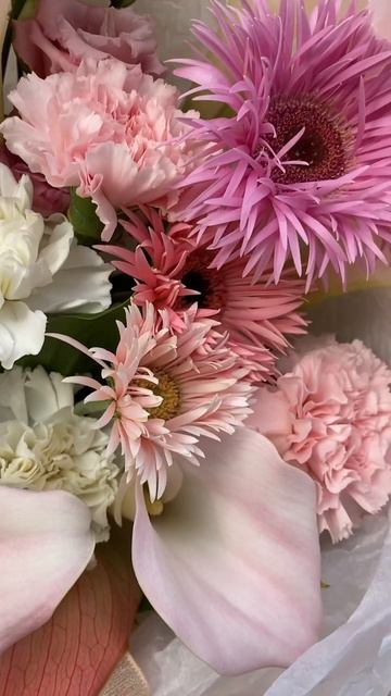 Сборный букет с каллами и антуриумом смотреть онлайн