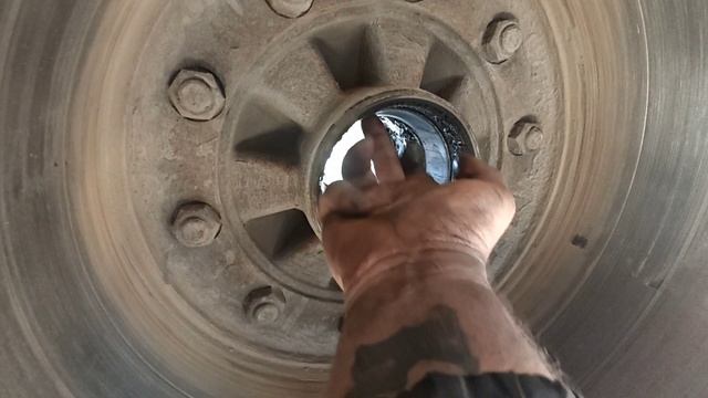 ❗ТЕХНИЧКА камаз 5490 ❗ УСТРАНЯЕМ КОСЯКИ. Клепаем колодки. Перезаряд генератора 30 вольт.