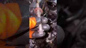 Как достать клапан за генератором Opel astra h 1.6