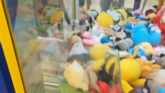 играю в автомат хватайка и дарю игрушки. смотреть онлайн