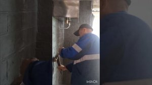 установка бака под горячую воду в бане