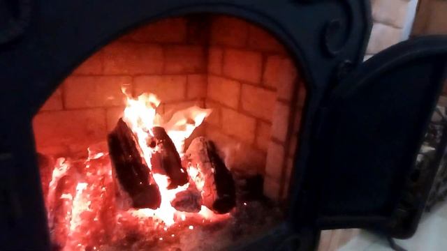 Що може бути краще ніж спостерігати за вогнем у каміні 🔥🔥🔥