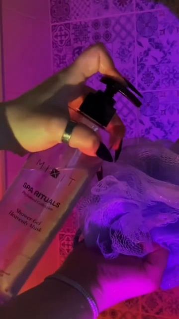 Потрясающий гель с ароматом орхидеи,мускуса и кашемир смотреть онлайн