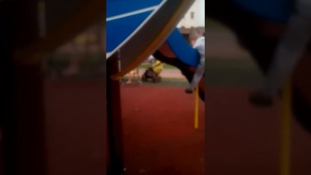 На детской площадке номер один смотреть онлайн