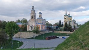 У подножия Соборной горы в Серпухове находится ансамбль из трёх храмов: Успенский Ильинский Троицкий