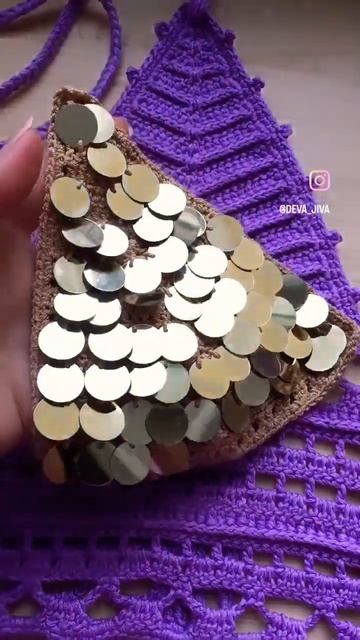 Купальник с золотыми пайетками смотреть онлайн