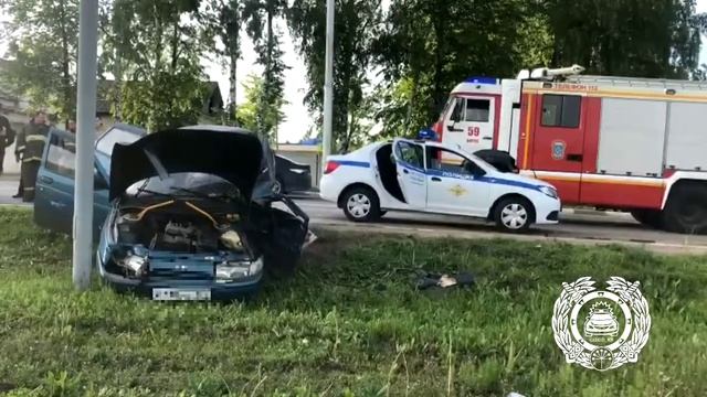 В Башкирии столкнулись две легковушки: есть пострадав смотреть онлайн