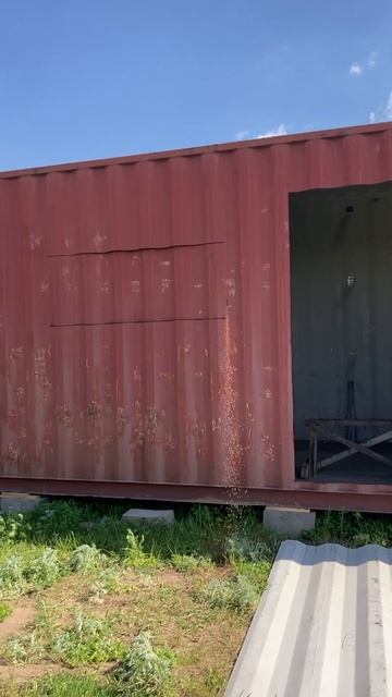 Прорезаем окно в доме из морского контейнера смотреть онлайн