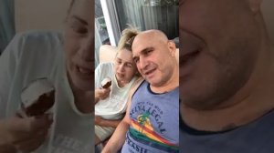 Жили-были дед да баба, Ели кашу с молоком.