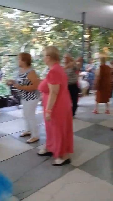 Воскресные танцы в центральном парке Ростова-на-Дону. смотреть онлайн