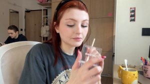 Аргентинка🇦🇷 делает макияж и пытается говорить по-р