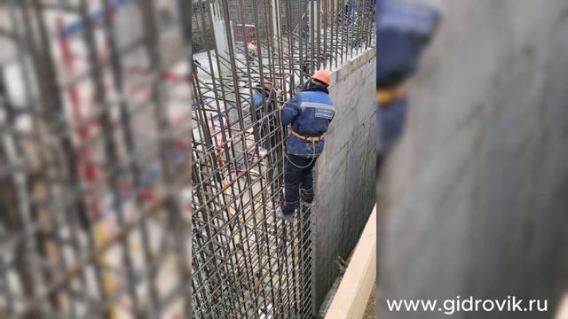 Продолжаем выполнять гидроизоляционные работы , на ст смотреть онлайн