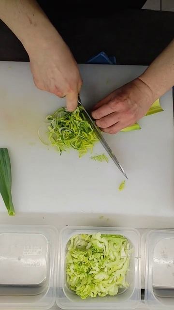 режем лук порей смотреть онлайн