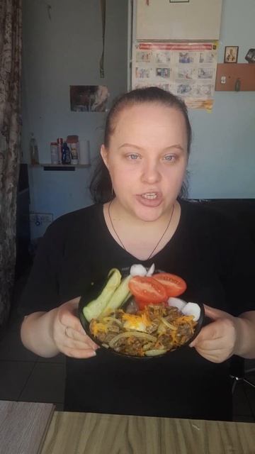 на обед куриные сердечки и свежие овощи , чай и ментос , смотреть онлайн