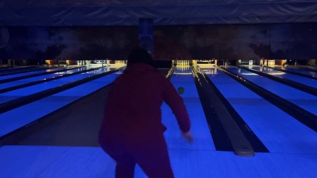 Как мы с друзьями играли в боулинг