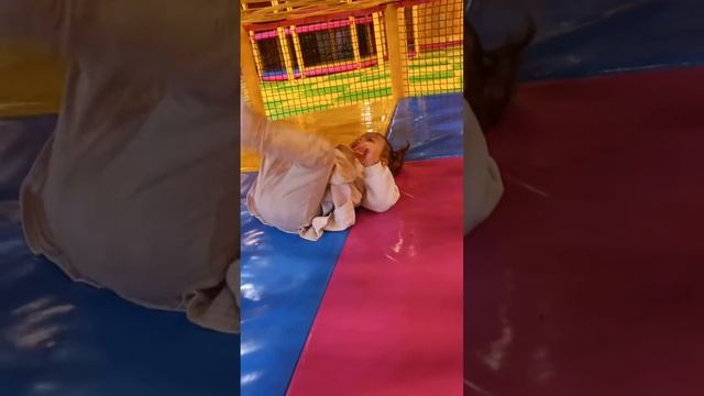 развлекательный цент батут #маленькаяНиколь #ребёнок?