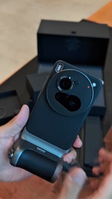 Смартфон с самой лучшей камерой. VIVO X200 Ultra смотреть онлайн