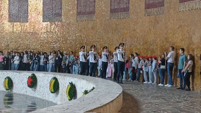 Смена Почётного Караула на Мамаевом Кургане, Волгогра смотреть онлайн