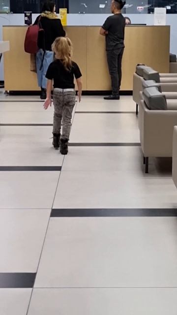 Есть чем заняться,пока ждём самолёт в аэропорту смотреть онлайн