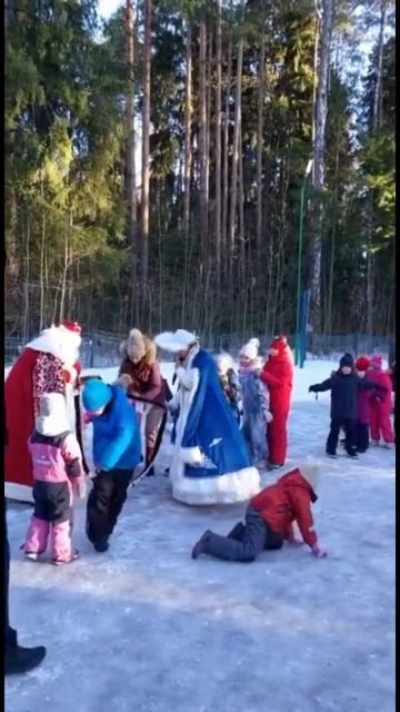 Дед Мороз Михаил и Снегурочка Наталья - едят ДЕТЕЙ!!!!!!! смотреть онлайн