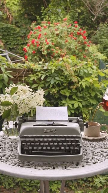 Не много в жизни есть таких людей. Автор стихов Елизав смотреть онлайн