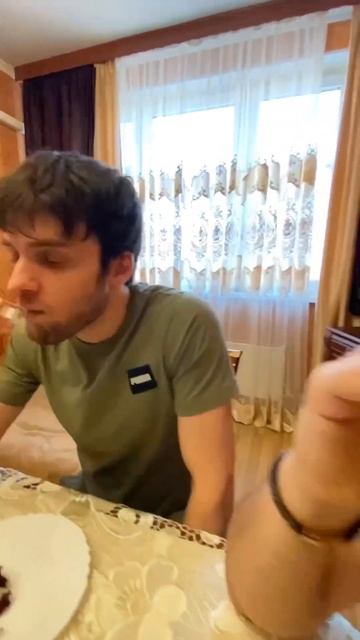 У вас есть знакомые, кто так пьет чай? смотреть онлайн