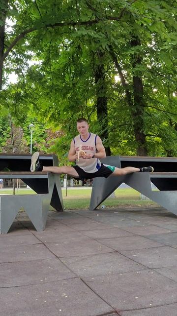 Есть банан в шпагате вкуснее смотреть онлайн