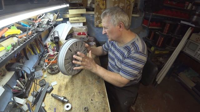 Ещё одна версия генератора под вертикальный ветрогенератор, на этот раз с мотора стиральной машинки смотреть онлайн