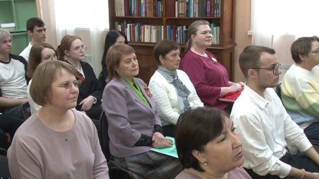 Подвиг тружеников Каменск-Уральского увековечен в книге смотреть онлайн